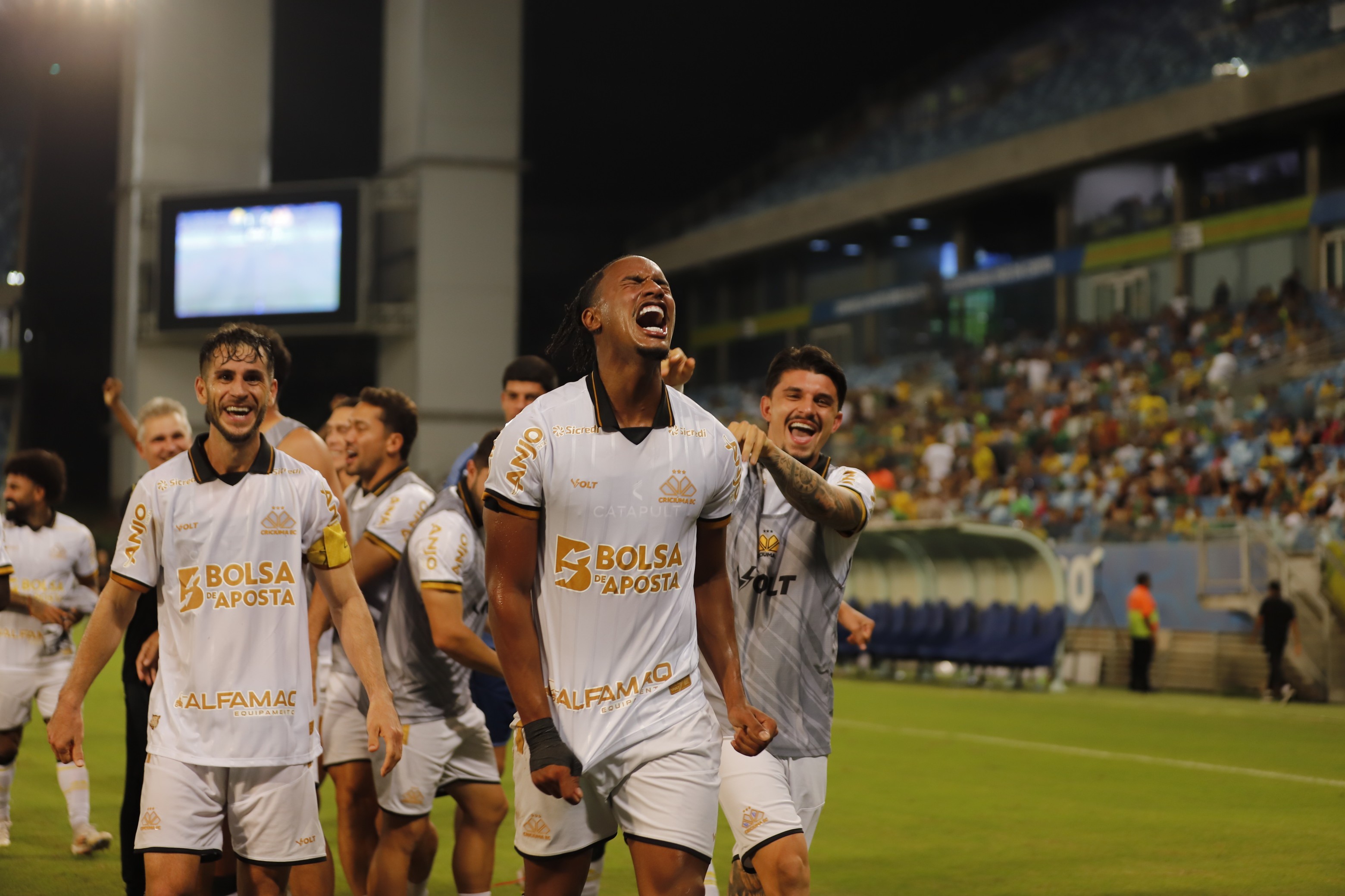Criciúma empata com gol de Cauê Santos no retorno após lesão no tendão de Aquiles