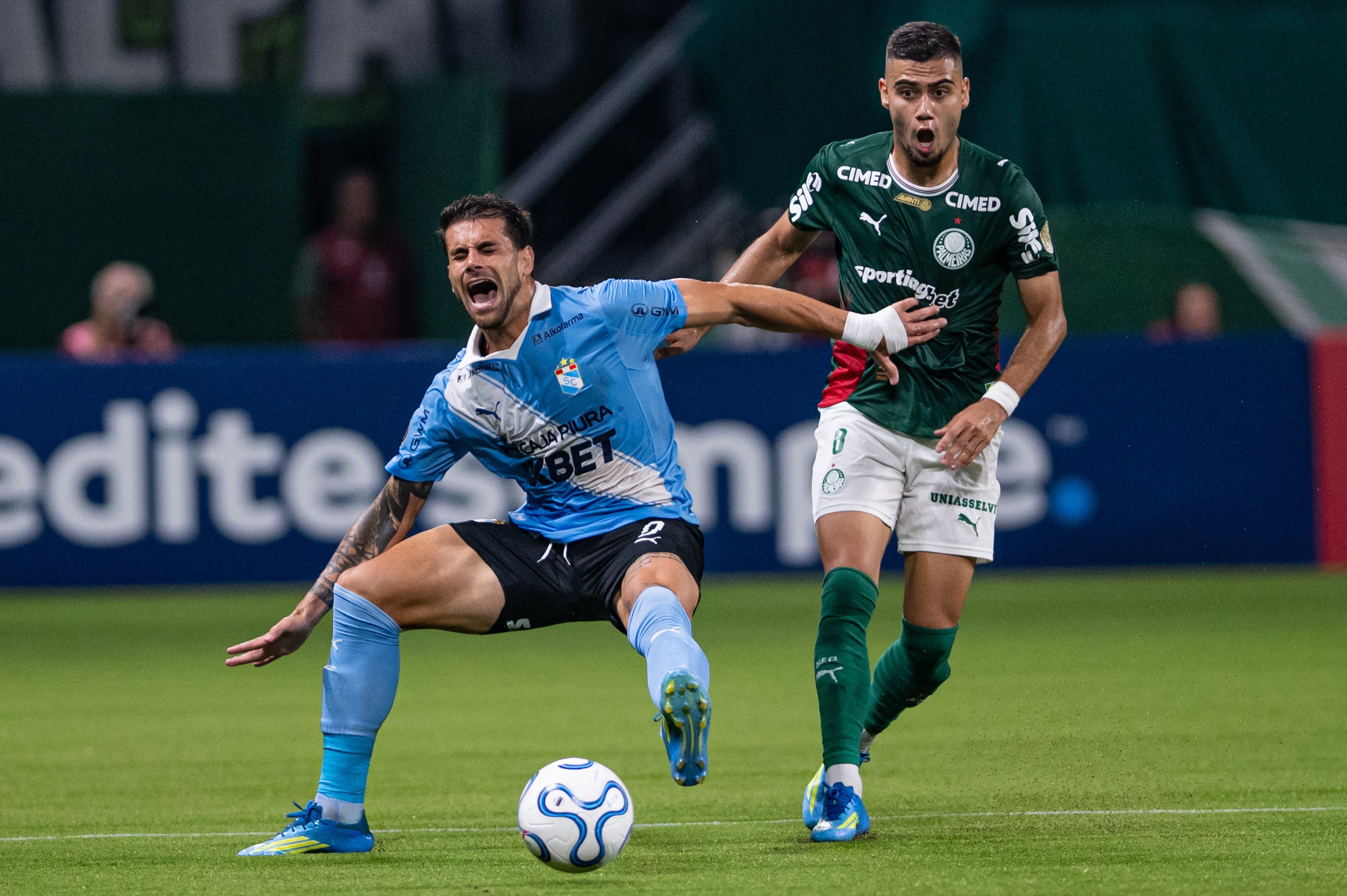 Felipe Vizeu mira retomada no Sporting Cristal e sonha voltar ao Flamengo