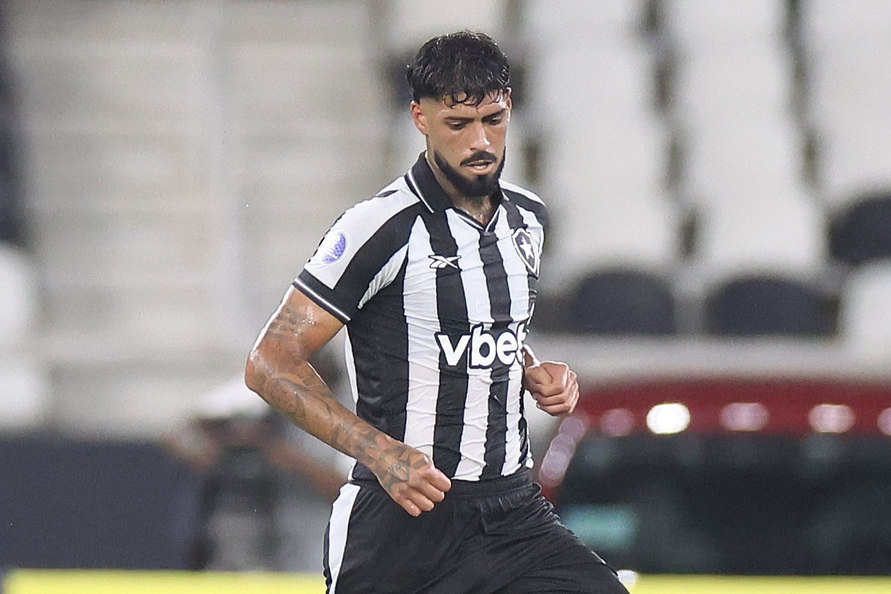 Barboza evita cravar despedida do Botafogo e diz que fica até o fim de maio