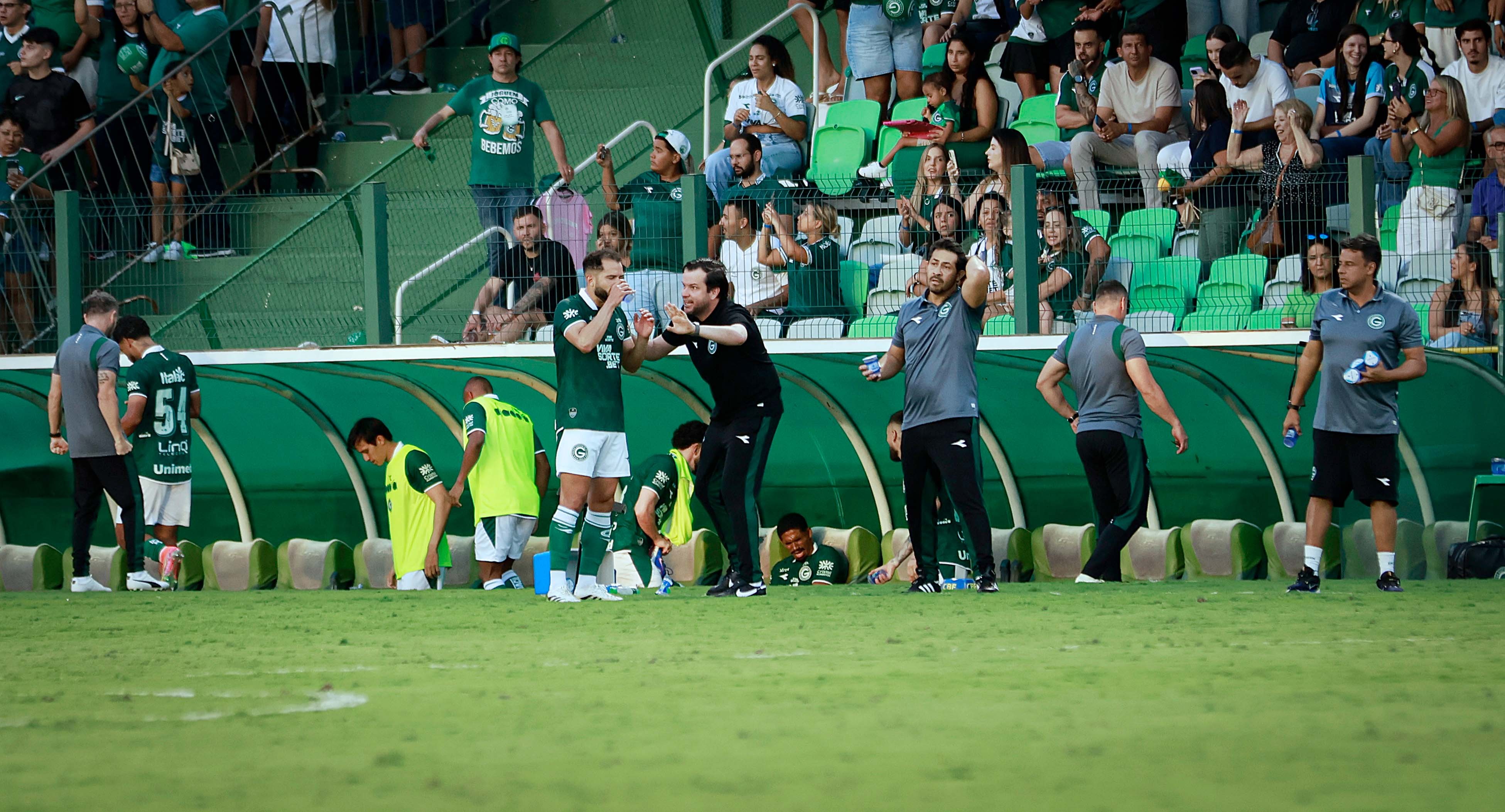 Daniel Paulista celebra clássico e reabilitação do Goiás após 1 a 0 sobre o Vila Nova