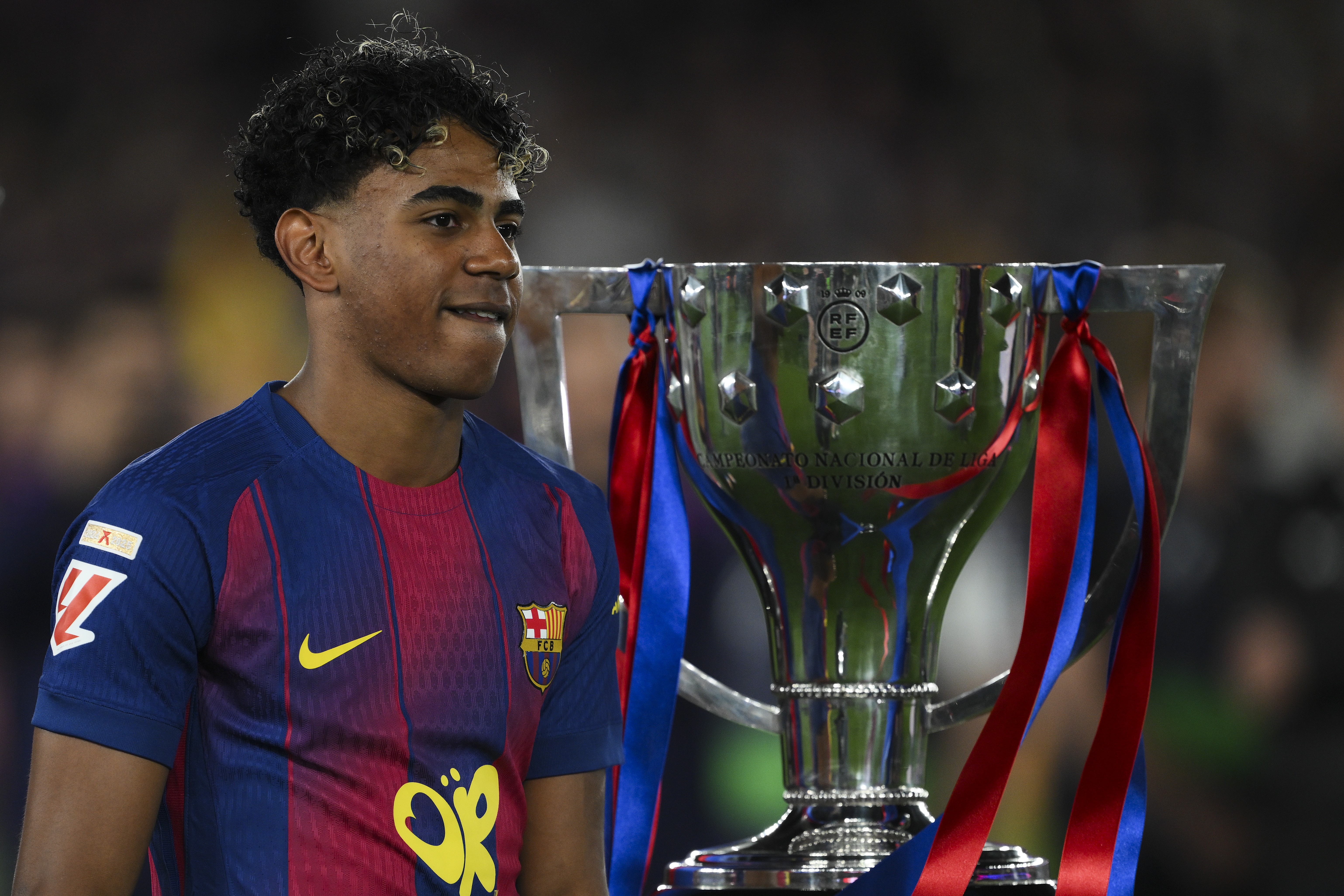 Lamine Yamal alfineta Bellingham após título do Barcelona com mensagem nas redes