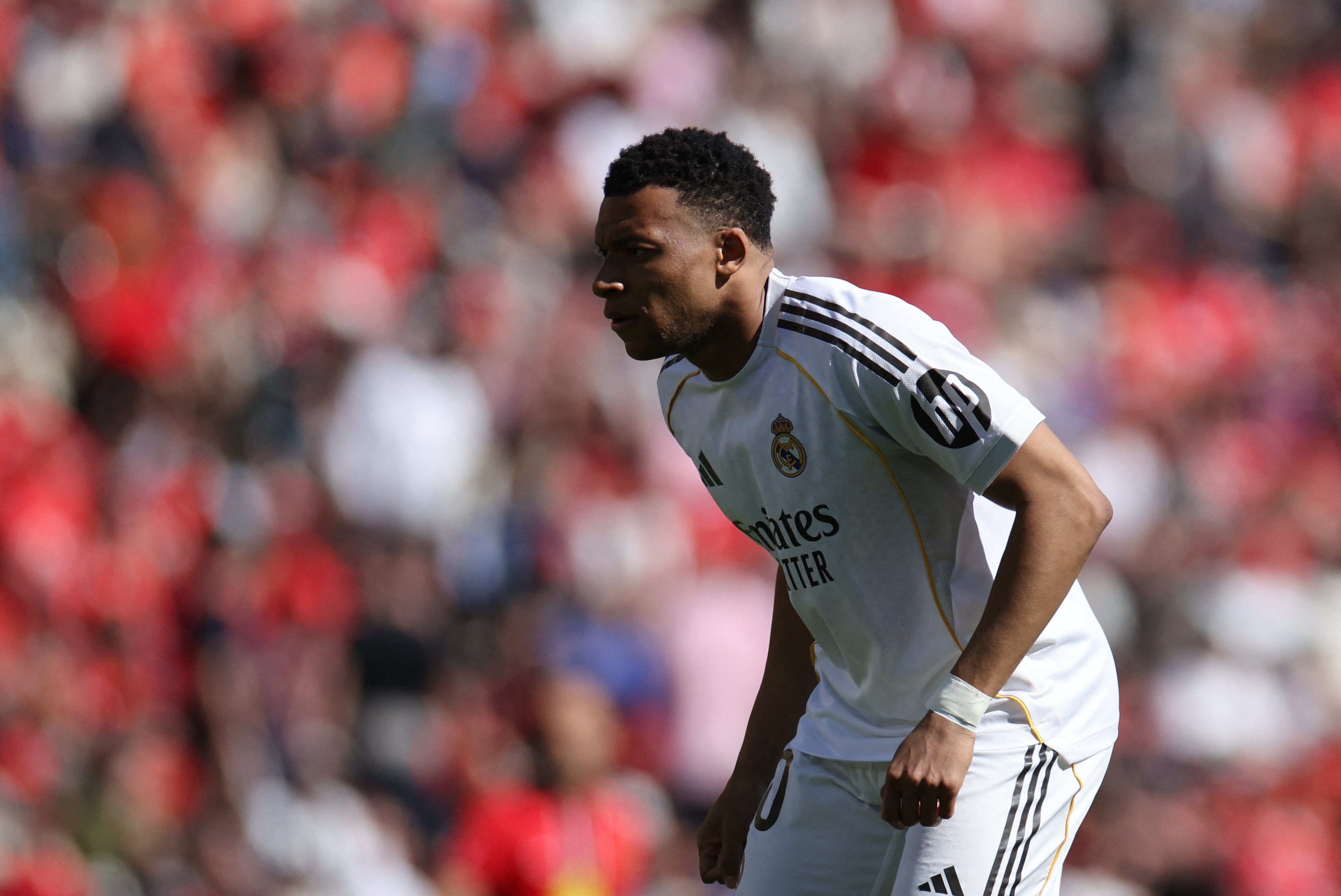 Mbappé volta a ser relacionado no Real Madrid após lesão na coxa