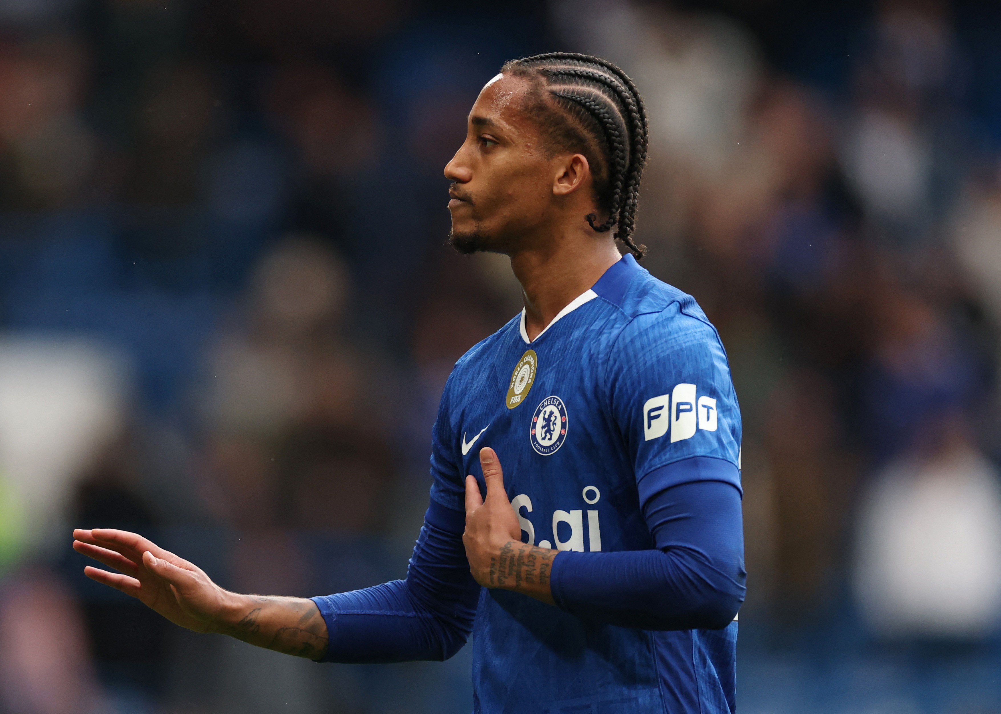 Ex-técnico compara João Pedro a Ibrahimovic e Chelsea aposta no brasileiro na final