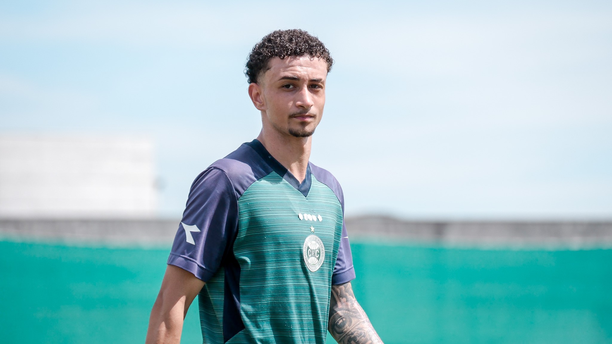 Coritiba vê Lucas Crepaldi voltar após quatro meses de lesão em Vitória por 3 a 1