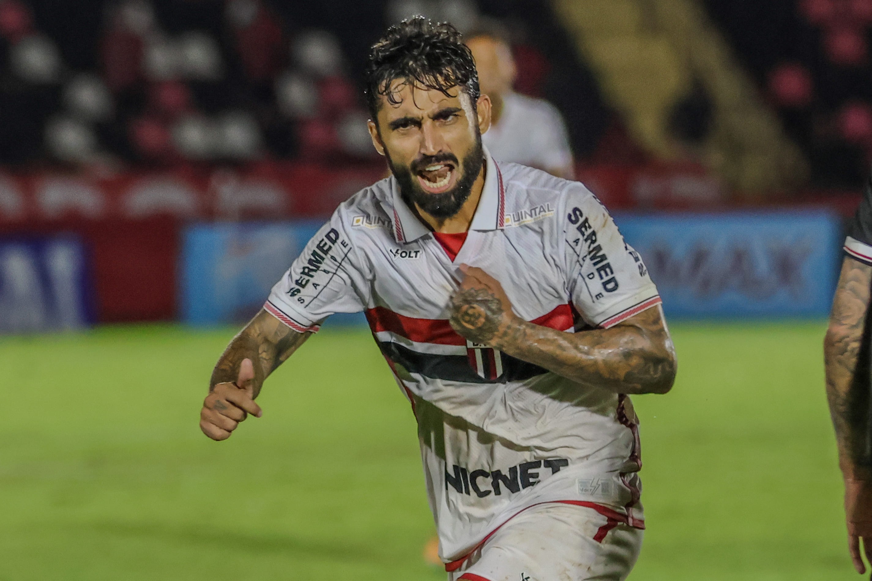 Patrick Brey alcança 300 jogos na carreira pelo Botafogo-SP neste sábado